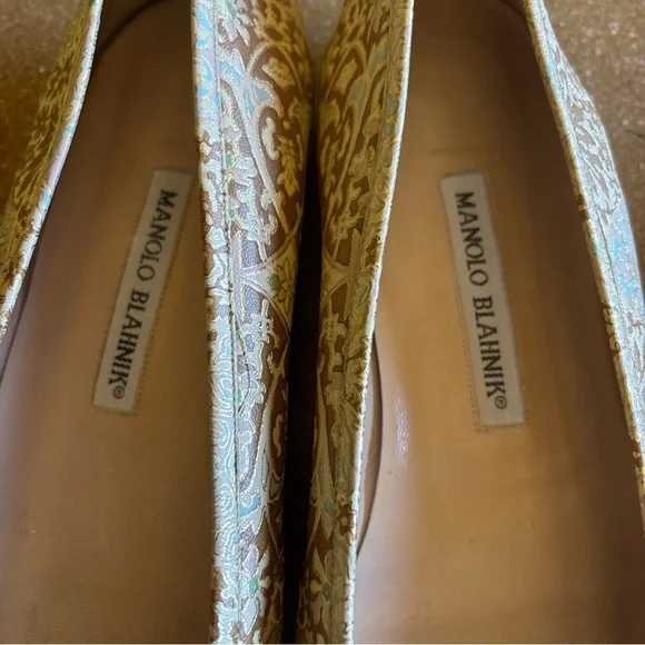 Manolo Blahnik Gold and Cream Flats with Bow Detail - Picture 2 of 6